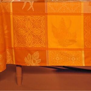 SUD ETAFFE VINTAGE TUTTI FRUTTI GARNIER THIEBUTE TABLE CLOTH.